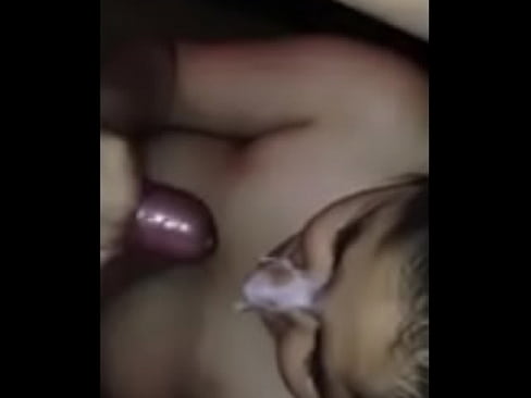 Pretty lankan girl giving a handjob