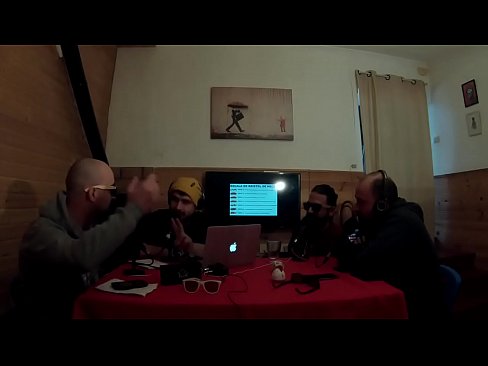 4 chavales confusos dando por culo con la comedia