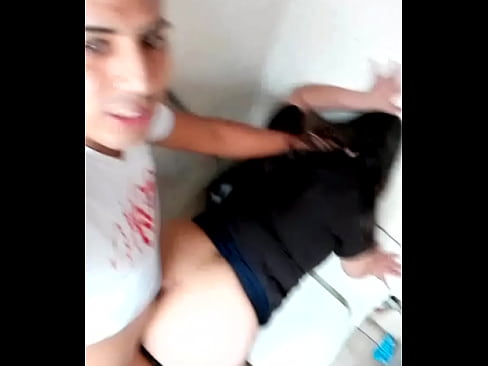 perra le gusta en el baño, kchera