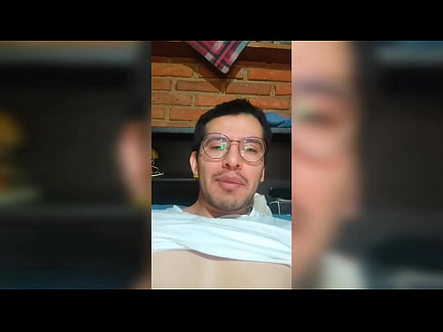 Chacal mexicano jalandose sus 19cm y mostrando pies