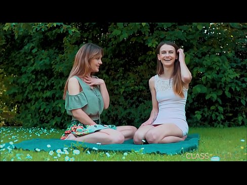 Skinny european lesbian girl fucks with girlfriend in the park