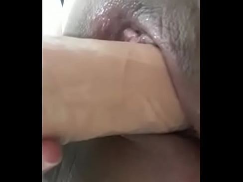Novinha de Arujá se masturbando com vibrador  e gemendo - 2
