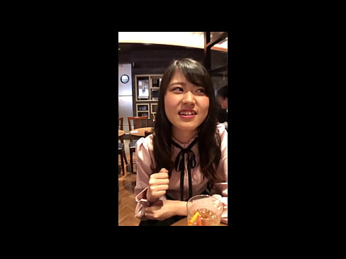 個人撮影ならではの生々しさをお楽しみ下さい…【Prolog】今回は初っ端からハメスタート!!正常位でも彼女の美乳が揺れるw喘ぎ声がなんとも可愛いイヤらしいく響く。騎乗位では気持ちよさに笑顔も見せて無邪気に腰を振る。あまりにも気持ちよかったので大量に中出しをしてしまったwチ●ポを抜けた彼女の膣から精子がたれ落ちる。