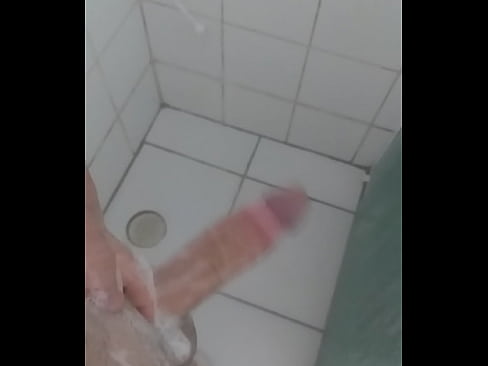 Alisando no banho com sabonete!