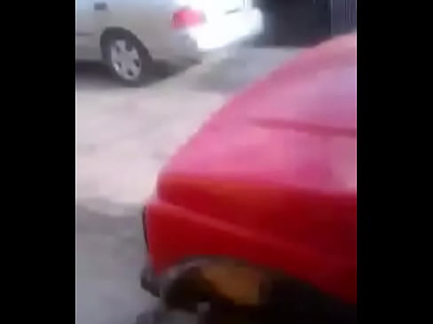 Pelirroja bien putita me pide que le de en la calle