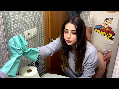 que rico cuando follas a tu hijastra mientras tu mujer hace la cena
