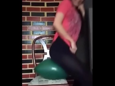 Sexy Girl Sit To Pop