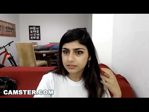 CAMSTER - Mia Khalifa's Webcam Turns On Before She's Ready