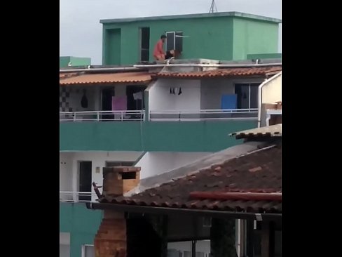 Flagrante de sexo no terraço .