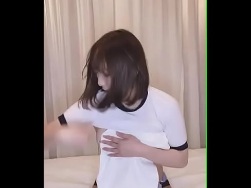 我尝试穿着一个英俊的Echi-Chi健身房制服,下山雀出色!