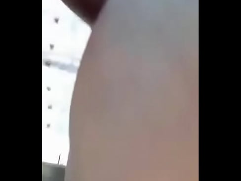 Jovencita folla con su amigo