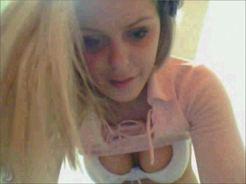 hot b. on cam in a public toilet!!