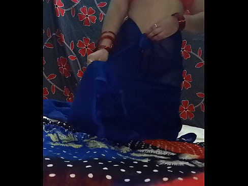 Beautiful Indian girl maturbate in saree with dildo