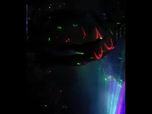 Baile hot en disco gay