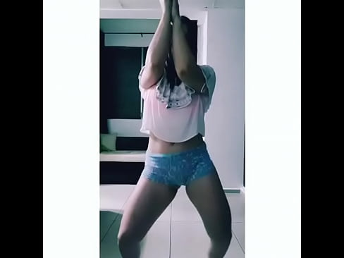 Majo en bailesito presentadora