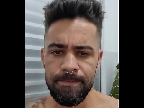 De pau duro no vestiário