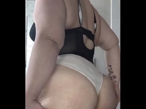 Check out cassiiecakes on her ig and and enjoy sexy thick beautiful photos plus video’s that Will for sure leave you wanting more