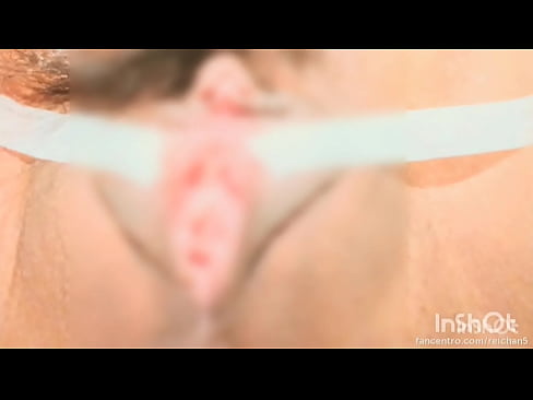 The clitoris was sucked and enlarged, and the massage machine made it feel good.