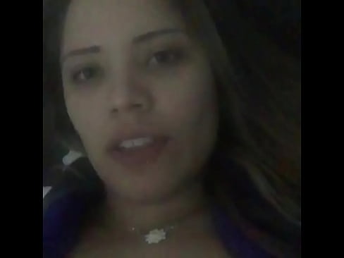 Respondeu pergunta e exibiu buceta