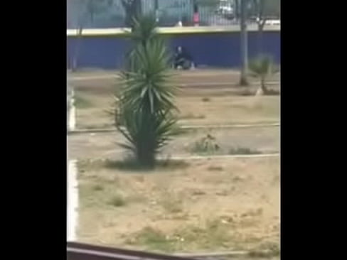 Uno en el parquesito bien bueno