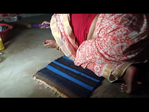 Aunty who is stuck under the bed was given a beautiful XXX sex in clear hindi voice