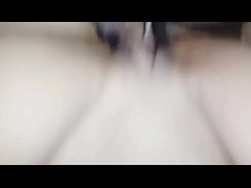 Não aguentou rolada é gozou no pau do cara