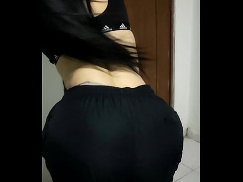 ESTEFA LINDA COLOMBIANA ES CONVENCIDA DE ACOMPAÑAR A SU AMIGO DEL GIMNASIO A SU CASA SIN SABER LO QUE PODIA PASAR INCREIBLE PUTA !