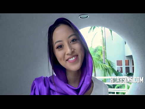 Alexia Anders In Hijab Gets A Lot Of D