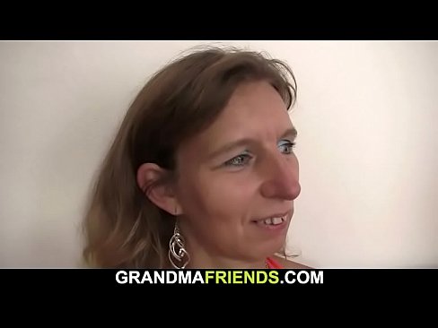 Old granny threesome fucked