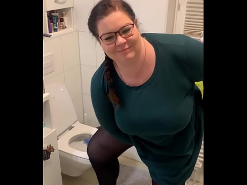 das grüne Kleid auf dem WC