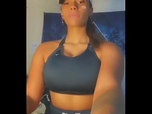 sports bra camgirl