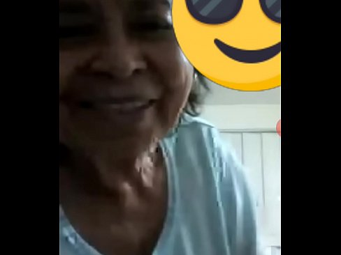 Mi abuelita en videollamada