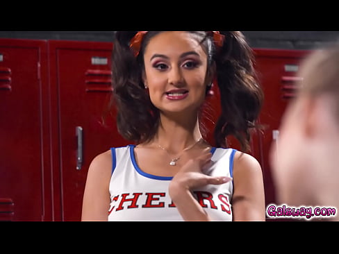 Cheerleaders squirting in locker room
