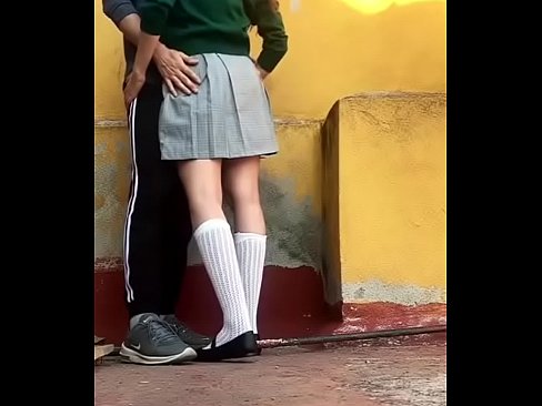 Se saltan las clases y terminan cojiendo