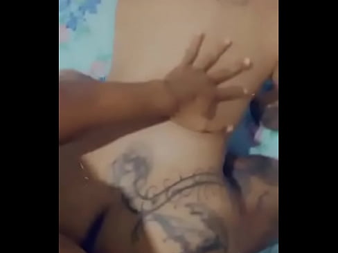 Botei de quatro e taquei na trans