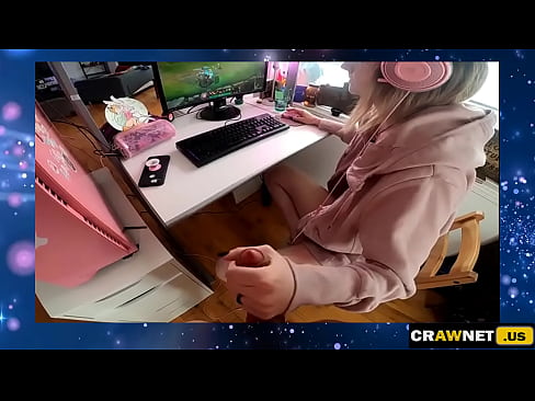Webcam gamer girl get handjob to help her boyfriend, while playing game LOL