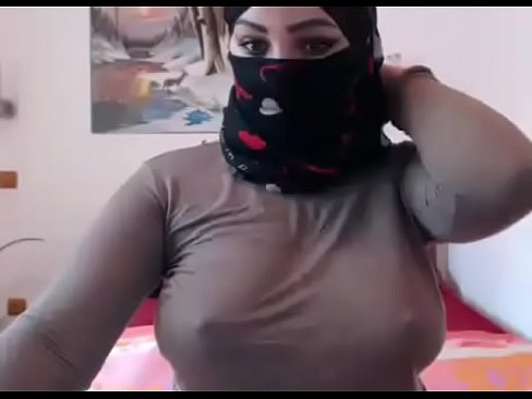 albania/arabian milf fingers herself live