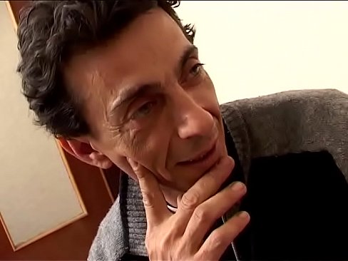 Atti osceni della mamma con lo zio