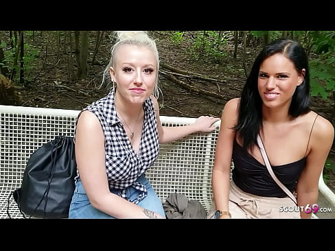 Deutsche Latina Christy Ley und ihre Freundin Nika im Park von gemeinsamen Bekannten gefickt