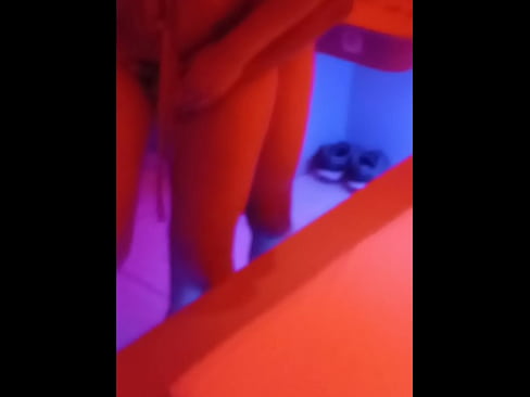 corno na punheta e esposa beijando amante