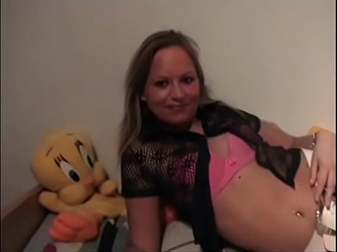 Girl fist her pussy