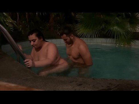 O melhor amigo do meu marido, me pegou brincando com o meu cuzinho na piscina  O melhor amigo do meu marido, me pegou brincando com o meu cuzinho na piscina