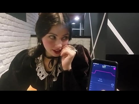 She cums at cafe