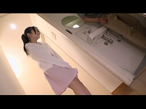 変態親父に狙われた可愛い子が、はしたなく野ションし、アナルおっぴろげの放尿ポーズで生チ○ポをブチ込まれる! 庭やベランダで大量放尿する娘の友達にお仕置き! 丸出しの尻穴をヒクつかせながらマ○コに反省の大量中出し!【パート4】