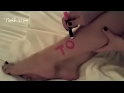 Writing on Bare Toes and Feet by ToeGirl  Writing on Bare Toes and Feet by ToeGirl