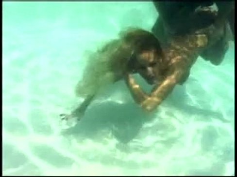 Robyn Foster loves to have Sex Underwater