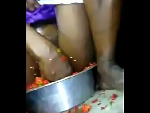 Grinding Hot Pepper in Pussy and cuming