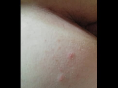 Enculer allonger sur le ventre POV