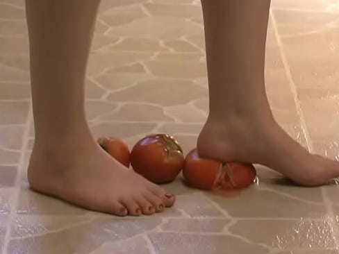 Foot Fetish - Sexy feet crushing tomatoes