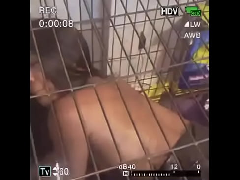 RKelly celeb tape golden shower in cage full video on of@DIRTYMOUFPIECE